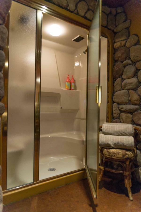 Mariaggi'S Theme Suite Hotel & Spa Winnipeg Exterior foto